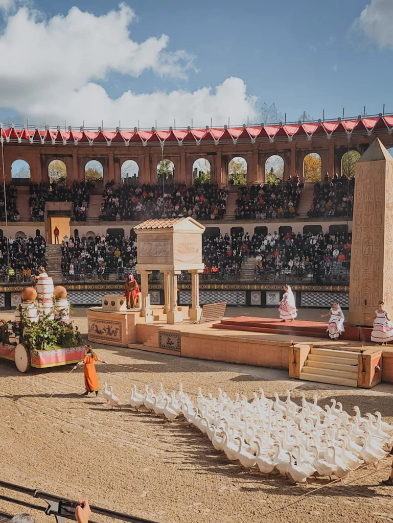 Puy du Fou, spectacle du Signe du Triomphe. Parc d'attraction en Vendée.