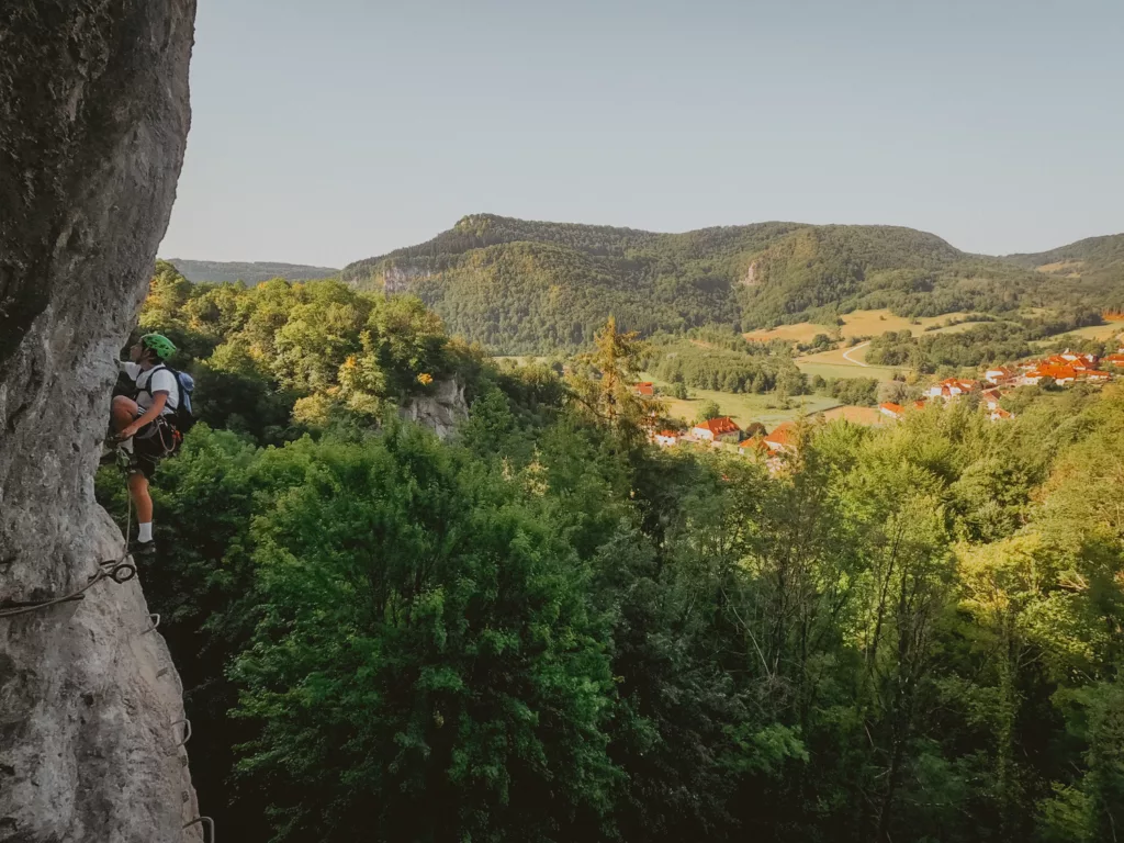 Via Ferrata des Baumes du Verneau à Nans-sous-Saint-Anne dans le département du Doubs.