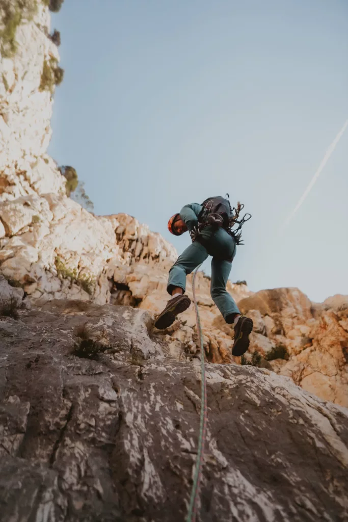 Grande voie dans les Calanques, escalade à la calanque de l'Eissadon secteur Bonne Femme : la Sans Nom.