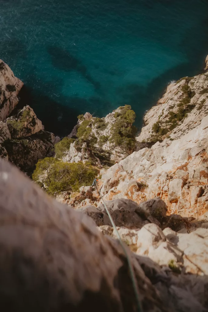Grande voie dans les Calanques, escalade à la calanque de l'Eissadon secteur Bonne Femme : la Sans Nom.