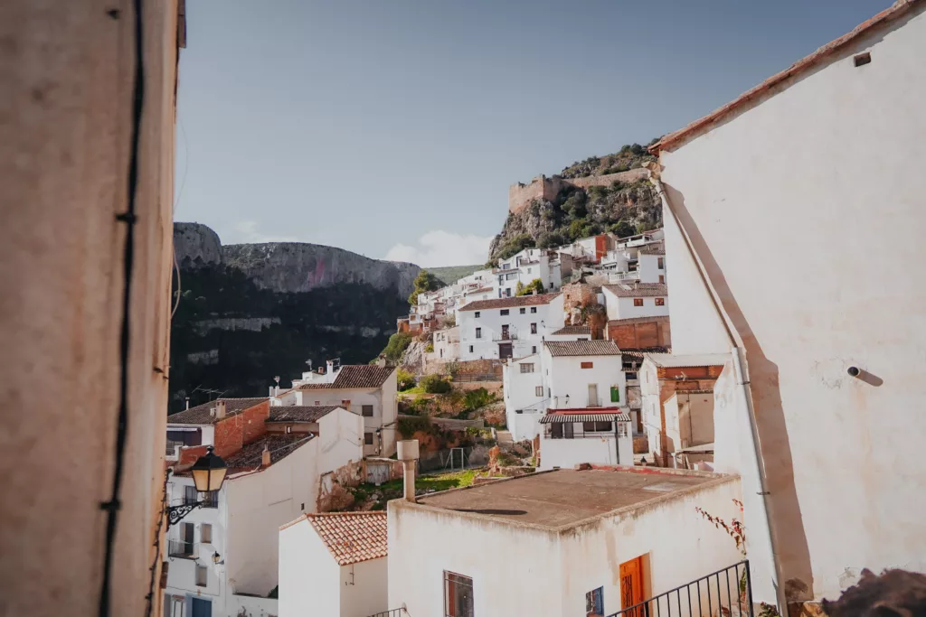 Village de Chulilla, destination escalade et randonnée en Espagne.