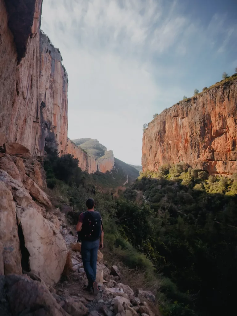 Ruta de los Pantaneros : randonnée dans les gorges à Chulilla, province de Velence en Espagne.
