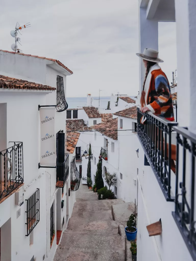Visite des ruelles blanches d'Altea. Recommandations pour visiter la Costa Blanca en Espagne.