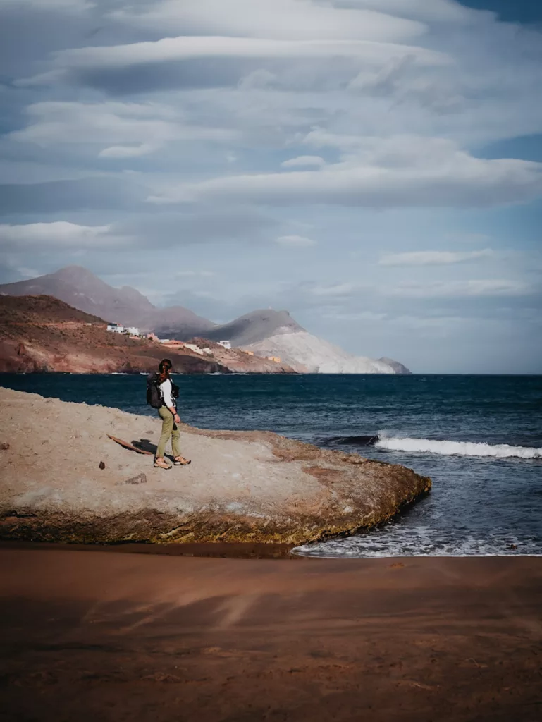 Itinéraire de randonnée dans le parc naturel de Cabo de Gata-Níjar en Espagne. Plage de los Genoveses.
