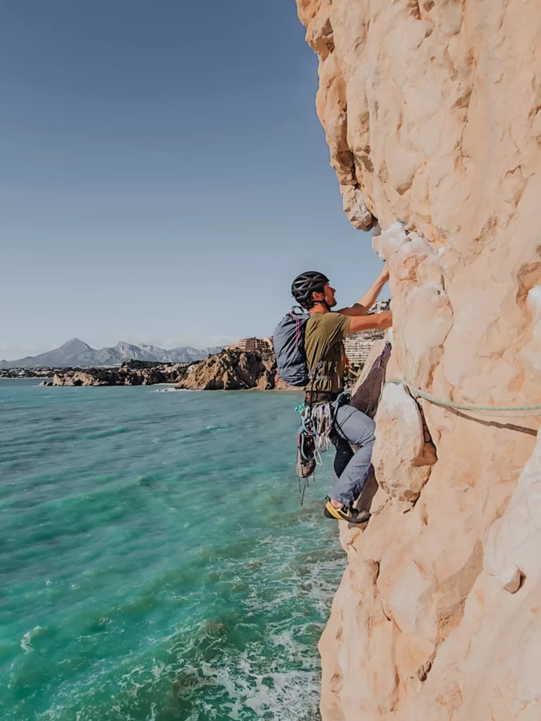 Grande voie au-dessus de la Méditérannée sur la Costa Blanca proche de Calpe : Magical Mystery Tour (Sierra de Toix)