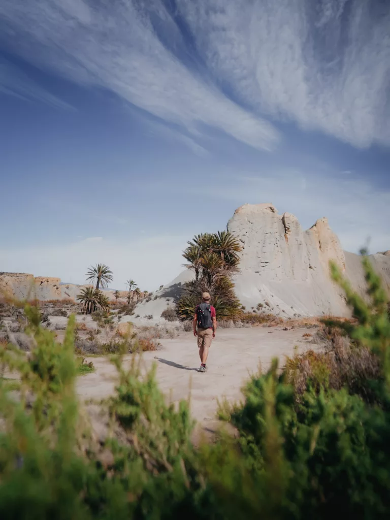 Randonneur dans le désert de Tabernas proche de Mini Hollywood.