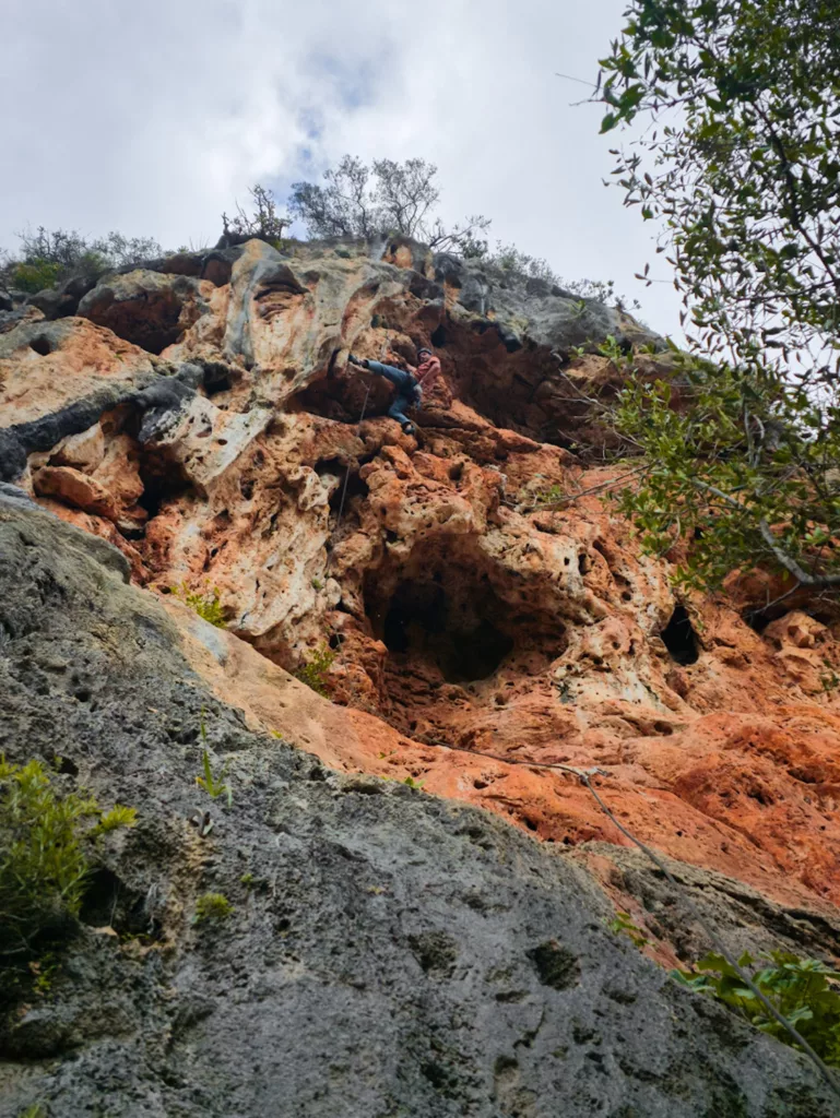 Escalade en Andalousie sur la falaise de Puerto Rico, ça déverse dur !
