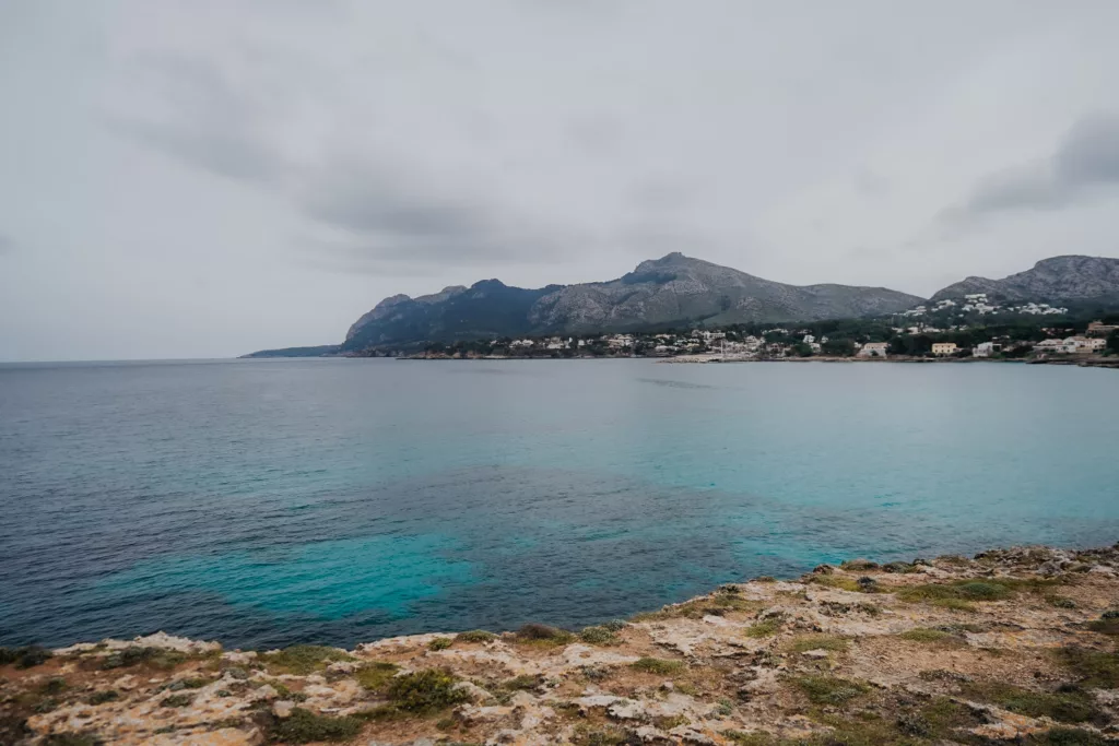 La mer méditerrannée lors de la randonnée autour de la péninsule d'Alcudia à Majorque