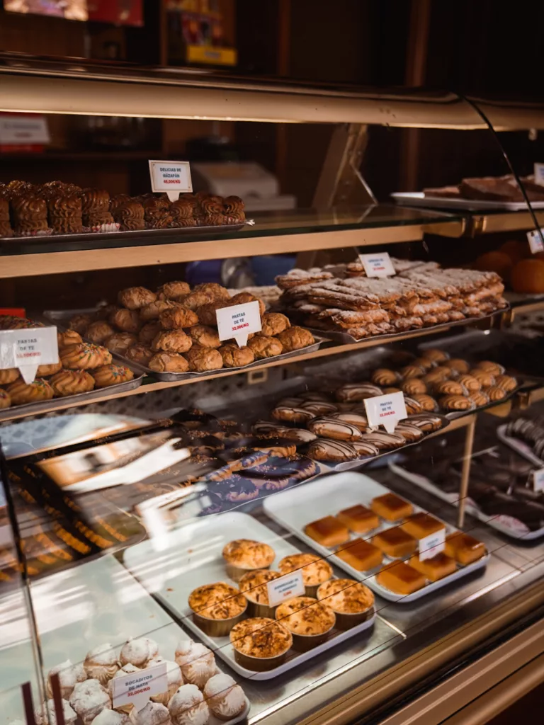 Patisserie historique de Ronda : Las Campanas (Plaza del Sorocco). Un endroit pour goûter la spécialité : les Yemes del Tajo.