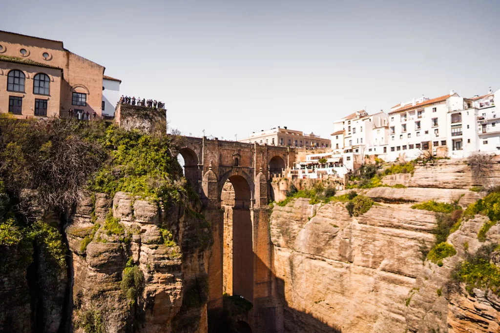 Panorama sur le Pnt Neuf (Ponte Nuevo) de Ronda en Andalousie et les gorges Tajo de Ronda.