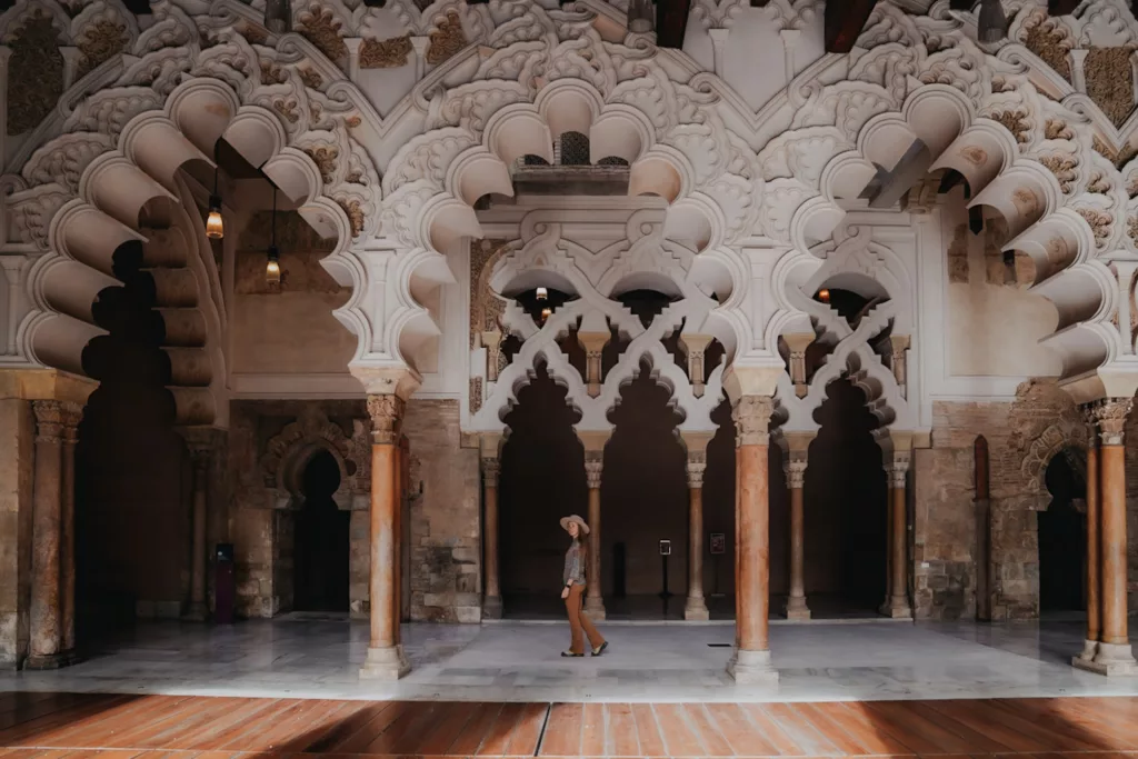 Les décors du palais de l'Aljafería à Saragosse