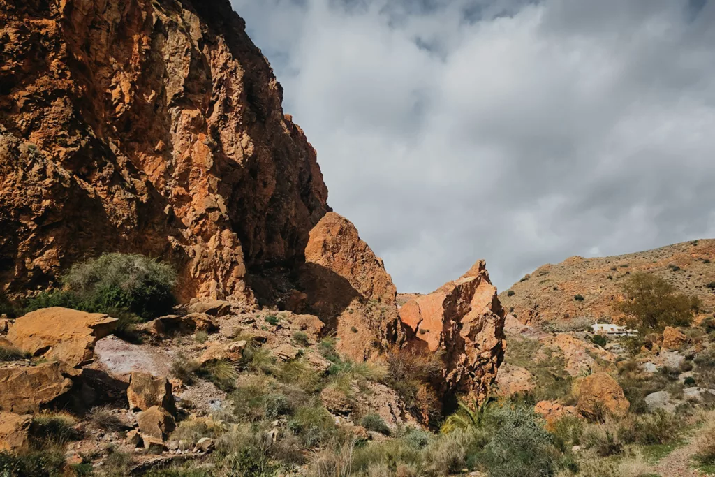 Escalade à Sierra Alhamilla, recommandation pour grimper à Place Negra en Andalousie. Guide de grimpe en Espagne en hiver.