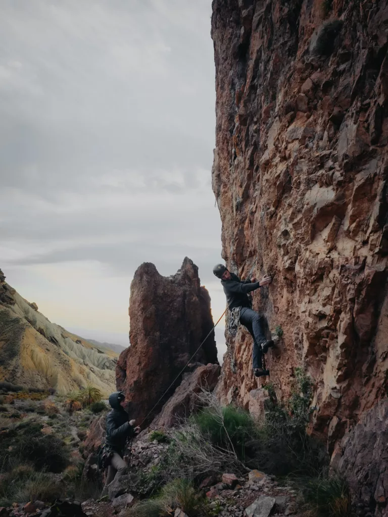 Escalade à Sierra Alhamilla, recommandation pour grimper à Place Negra en Andalousie. Guide de grimpe en Espagne en hiver.