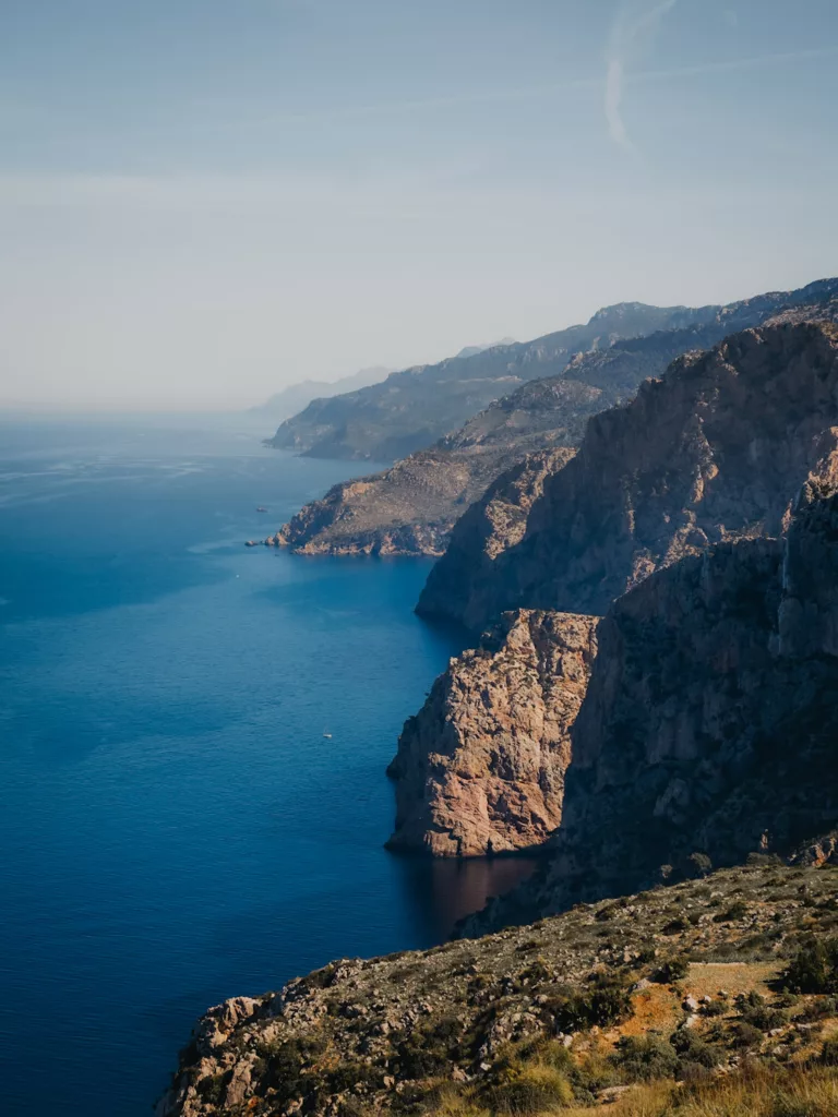Trek à Majorque (îles Baléares) sur le GR221. Idée d'itinéraire de trek en Espagne idéal en hiver. Etape 1 de Port d'Andraxt à Estellencs, mirador Josep Sastre.