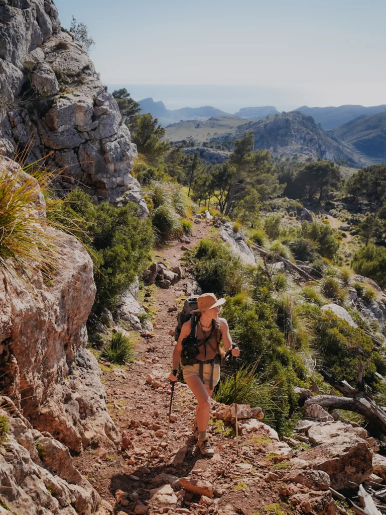 Trek à Majorque (îles Baléares) sur le GR221. Idée d'itinéraire de trek en Espagne idéal en hiver. Etape 1 de Port d'Andraxt à Estellencs.