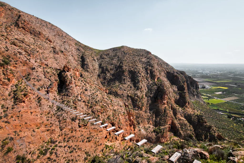 Via Ferrata Callosa de Segura, proche d'Alicante, dans la région de Valence. Guide pratique pour réaliser des parcours de via ferrata en Espagne.