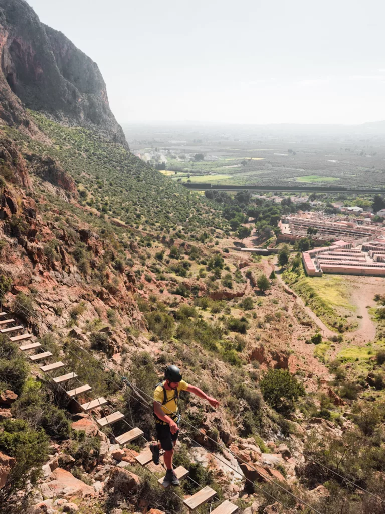Via Ferrata Callosa de Segura, proche d'Alicante, dans la région de Valence. Guide pratique pour réaliser des parcours de via ferrata en Espagne.
