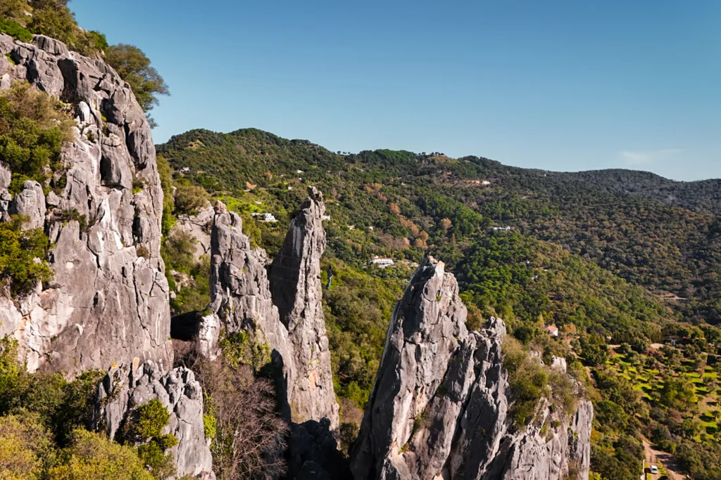 Via ferrata de Castillo del Águila en andalousie, les monolithes sont superbes
