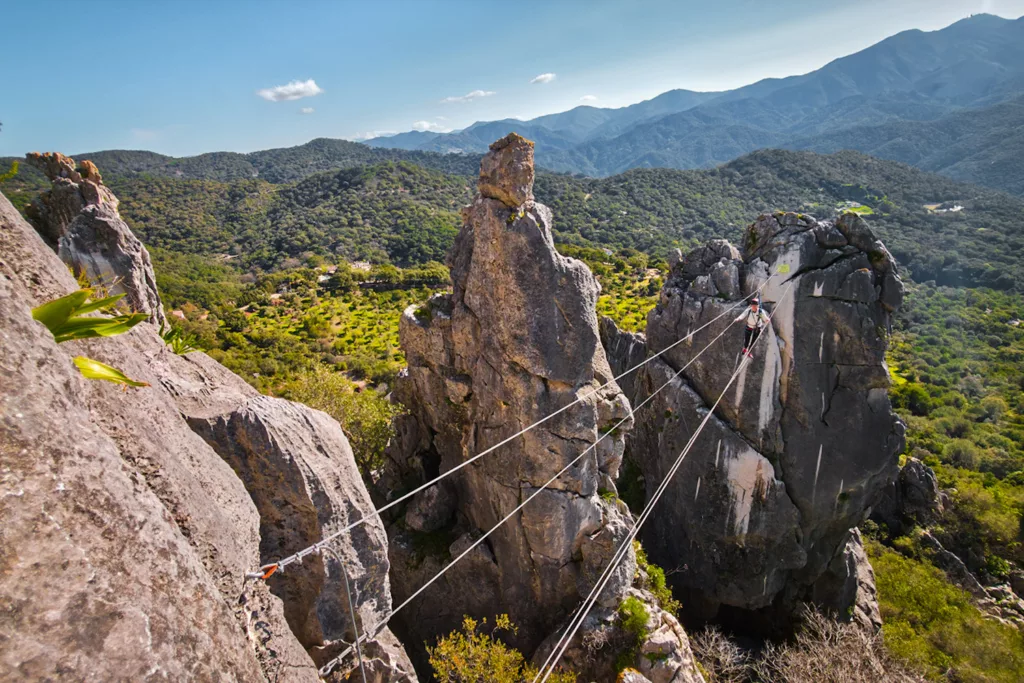 Via ferrata de Castillo del Águila en andalousie et un pont tibétain impressionnant.