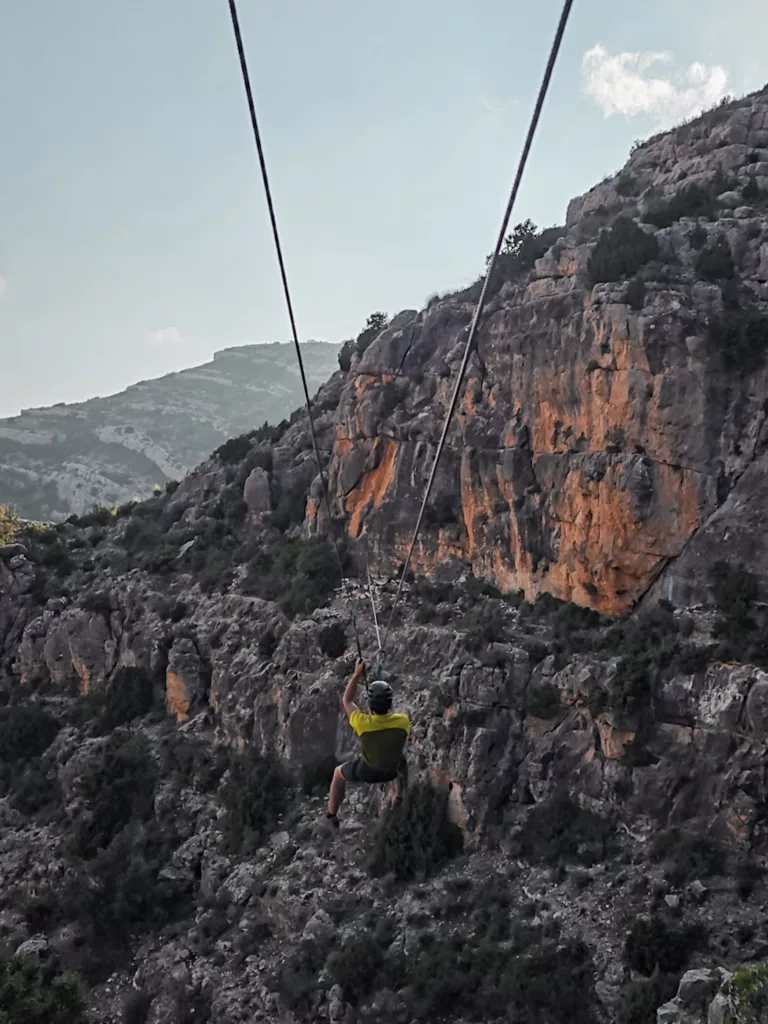 Via Ferrata Sierra Oliva à Caudete en Espagne. Niveau K6 (extrêmement difficile).