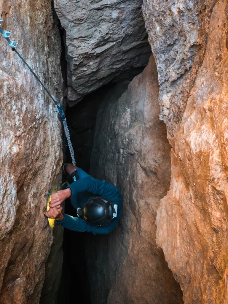 Via Ferrata Venes de Rojalons en Catalogne. Niveau K3/K4 avec une partie souterraine (grotte).