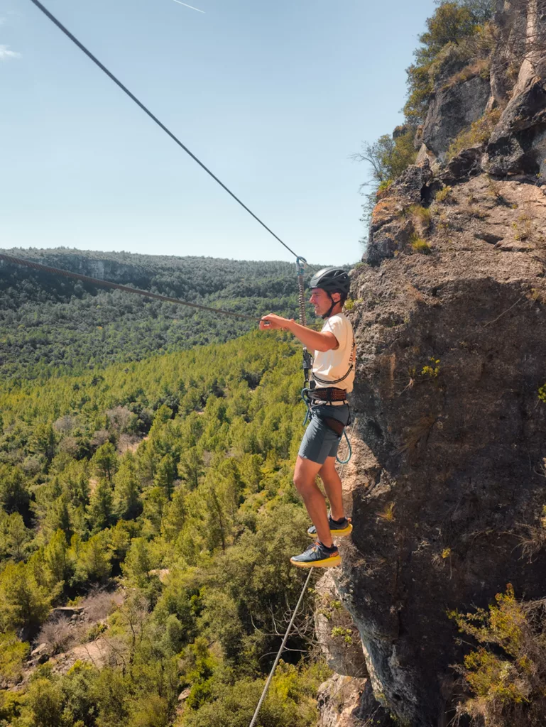Via Ferrata Venes de Rojalons en Catalogne. Niveau K3/K4 avec une partie souterraine (grotte).