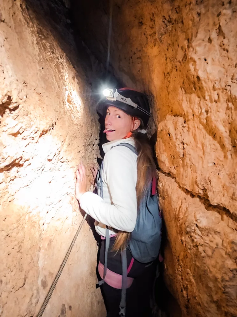 Via Ferrata Venes de Rojalons en Catalogne. Niveau K3/K4 avec une partie souterraine (grotte).