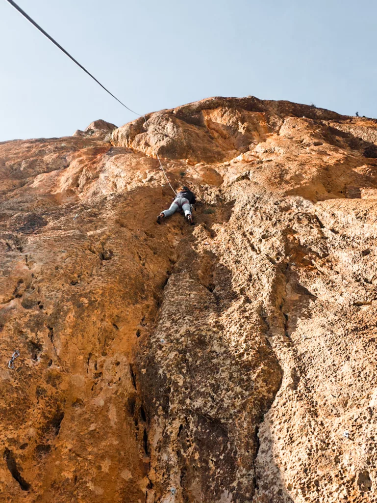Escalade à Zújar en Andalousie proche du déqert de Gorafe et de Guadix
