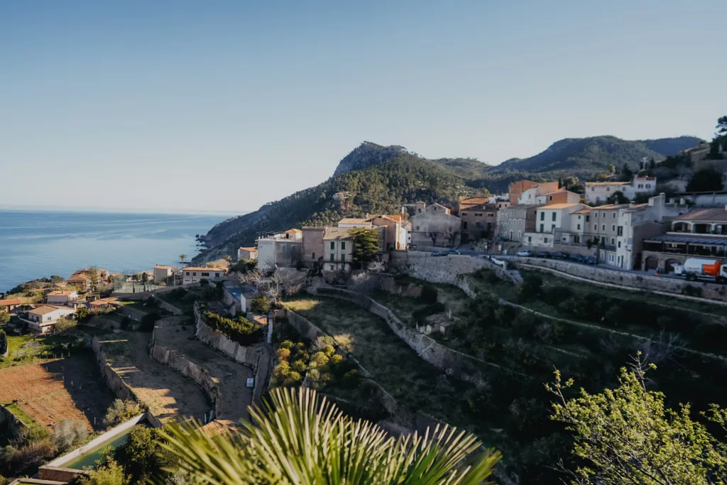 Village de Banyabulfar sur le route de la pierre sèche (GR221) à Majorque.