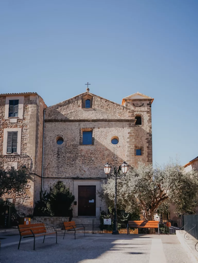 Village de Banyabulfar sur le route de la pierre sèche (GR221) à Majorque.