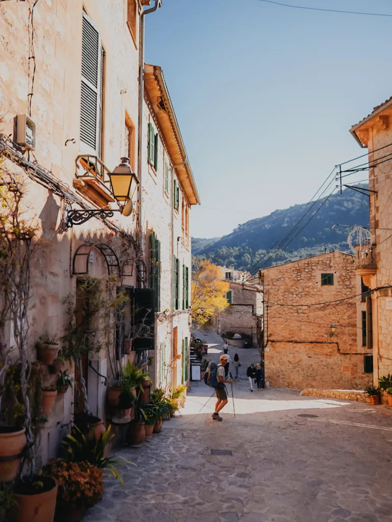 Village de Valldemossa à Majorque (Espagne). Trekking sur les îles Baléares.