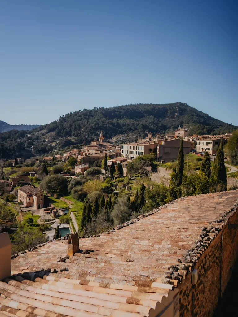 Village de Valldemossa à Majorque (Espagne). Trekking sur les îles Baléares.