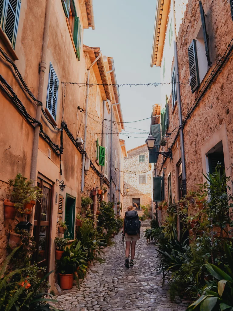 Village de Valldemossa sur le GR221 à Maorque (îles Baléares). Destination de trek en hiver en Espagne.