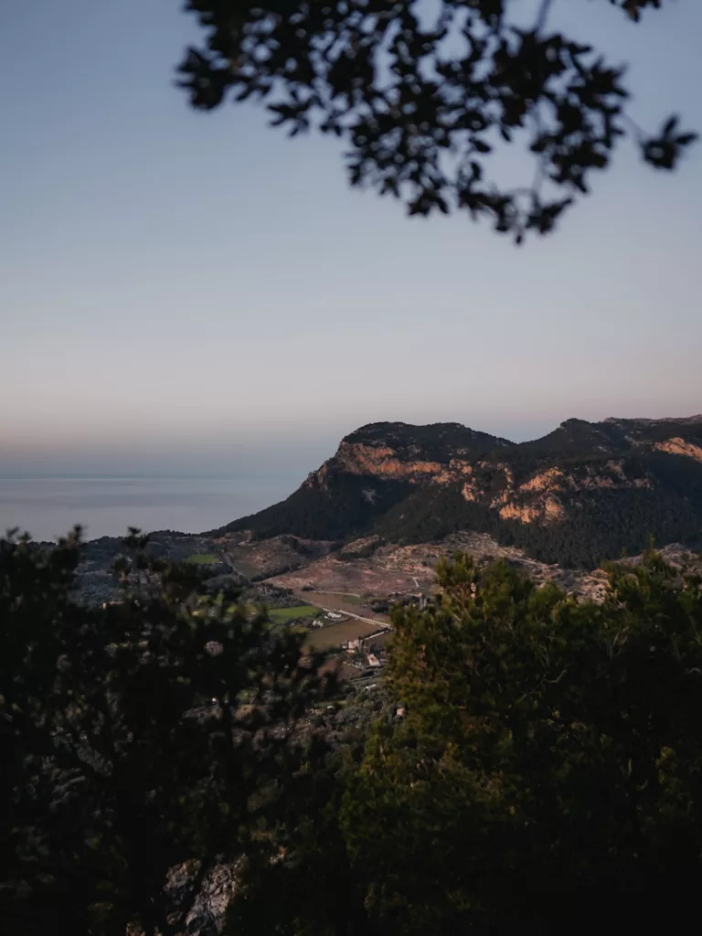 Nos reommandations pour réaliser le GR221 à Majorque : coucher de soleil dans les îles Baléares.