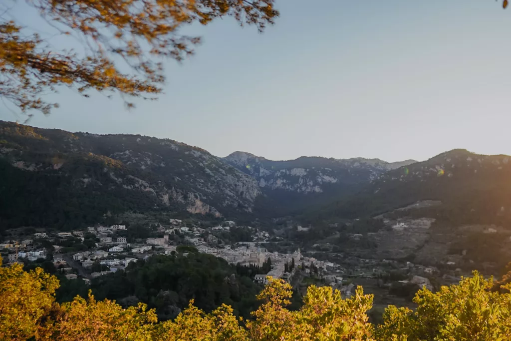 Village de Valldemossa à Majorque (Espagne). Trekking sur les îles Baléares.