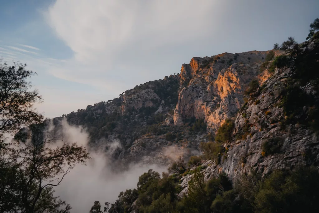 Coucher de soleil sur les montagnes de Biniaraix dans la Sierra Tramuntana à Majorque.