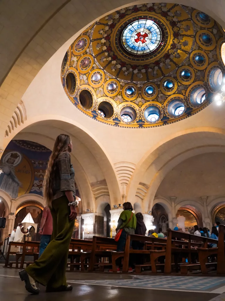 Basilique de Notre-Dame du Rosaire à Lourdes. Visite du sanctuaire de Lourdes.