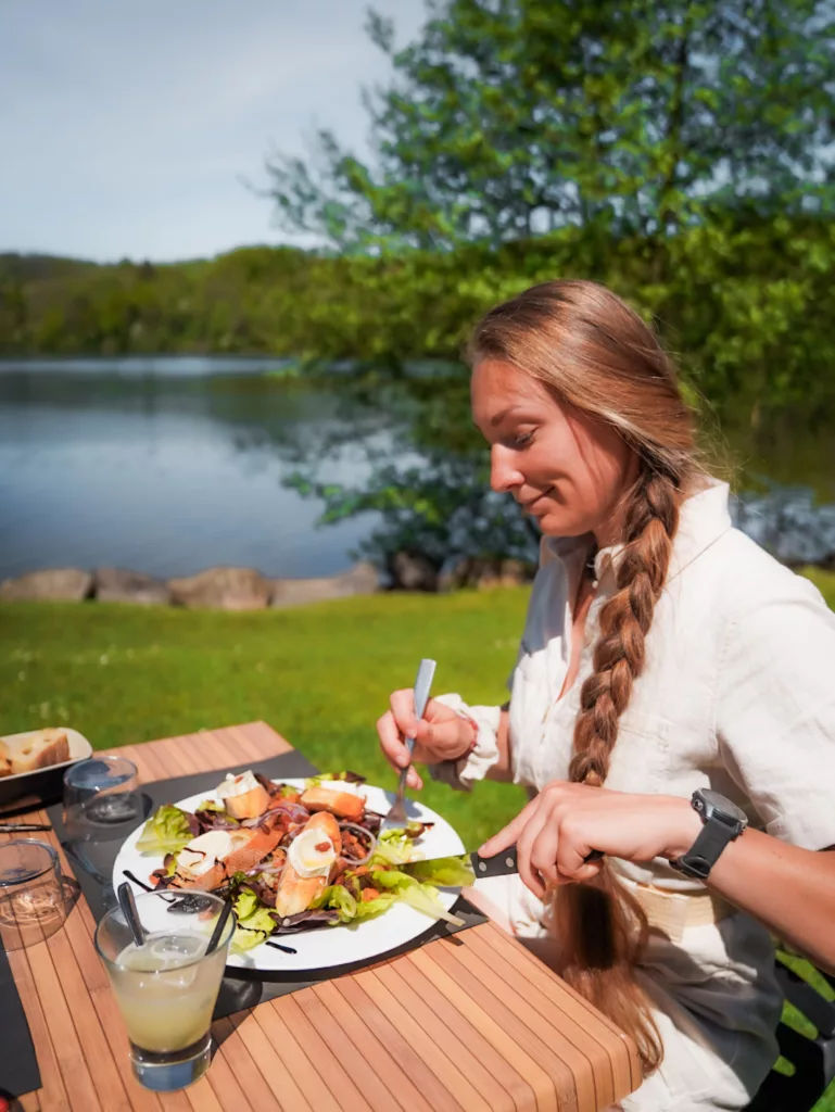 Restaurant au lac de Lourdes : l'Ambarcadère.