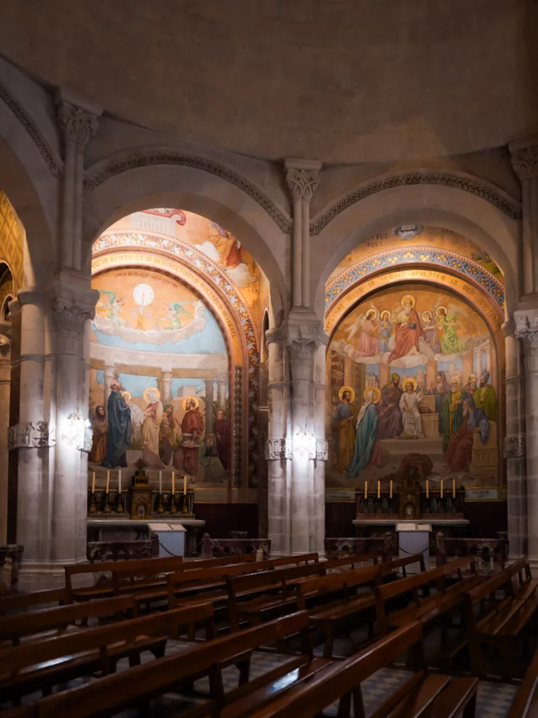 Basilique de Notre-Dame du Rosaire à Lourdes. Visite du sanctuaire de Lourdes.