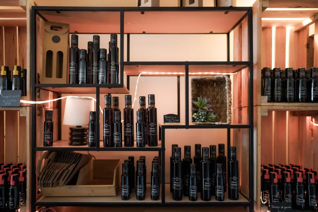 Vinaigre d'exception de la Maison Heness, vinaigre de Grenade aux différentes saveurs. Produits locaux de Lourdes et des Pyrénées. 