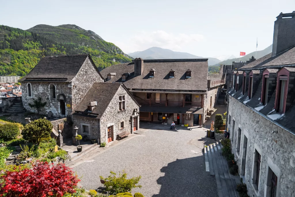 Château fort de Lourdes, visite historique et culturelle à Lourdes dans les Pyrénées.