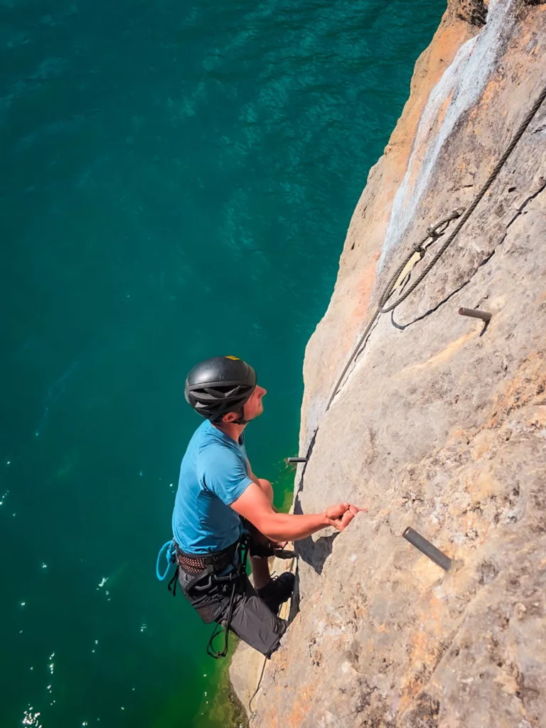 Via Ferrata Cast Urquiza Olmo en catalogne dans le nord de l'Espagne. Magnifiue via ferrata de niveau K5. Guide des via ferrata en Espagne.