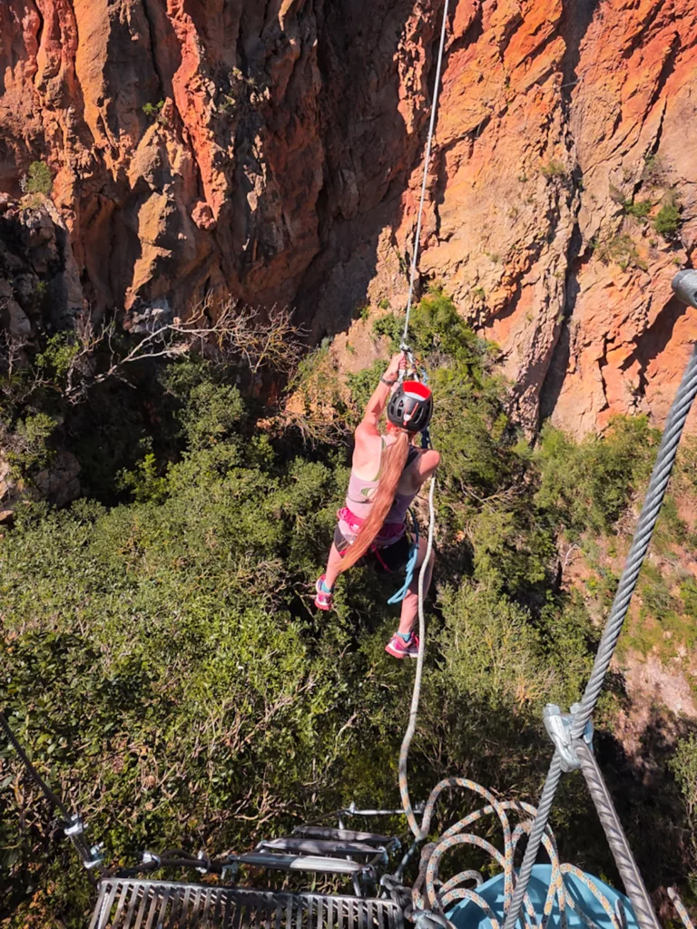 Via ferrata Lo Pas de la Savina en Aragon dans le nord de l'Espgane. Niveau K4 plus variante pour accéder au pendule géant.