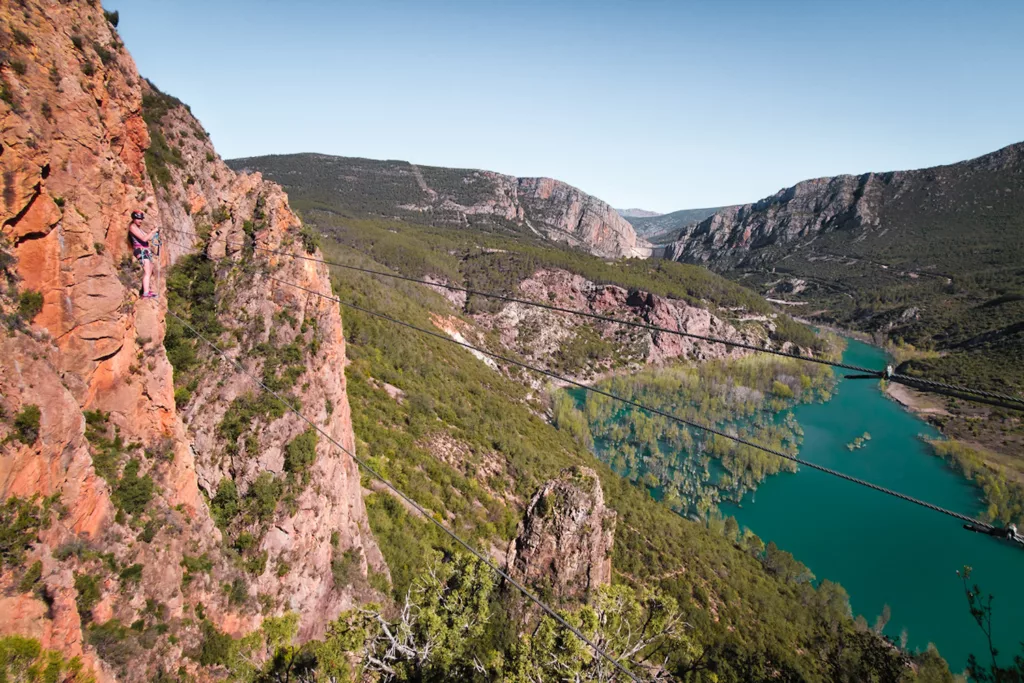 Via ferrata Lo Pas de la Savina en Aragon dans le nord de l'Espgane. Niveau K4 plus variante pour accéder au pendule géant.