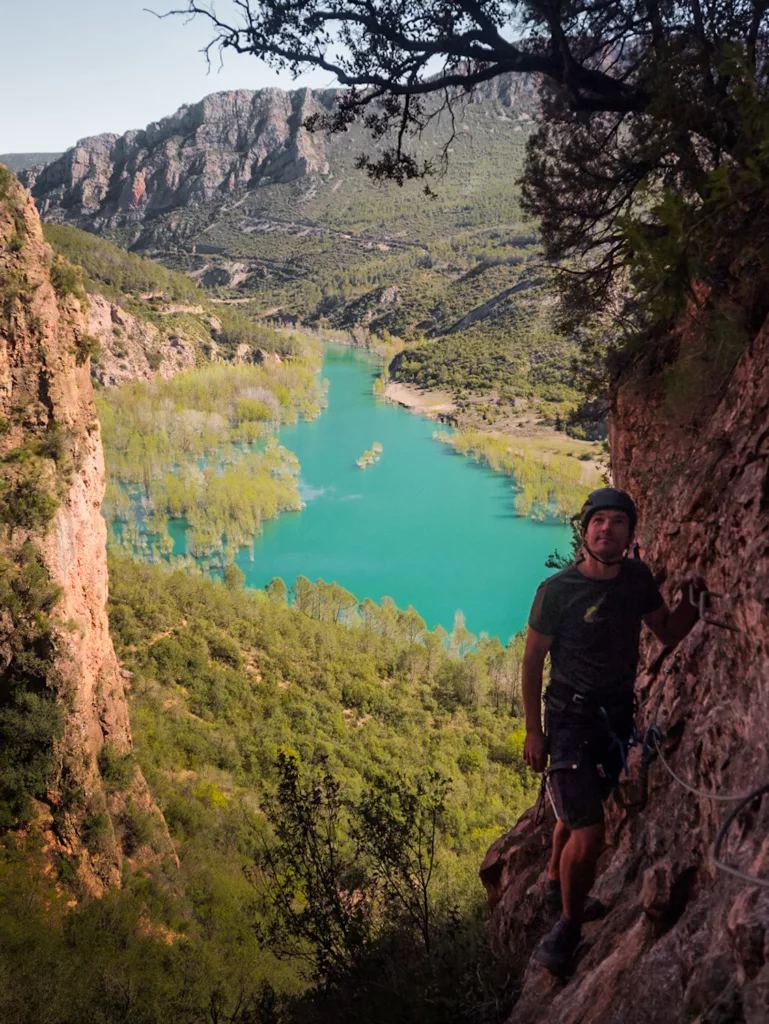 Via ferrata Lo Pas de la Savina en Aragon dans le nord de l'Espgane. Niveau K4 plus variante pour accéder au pendule géant.