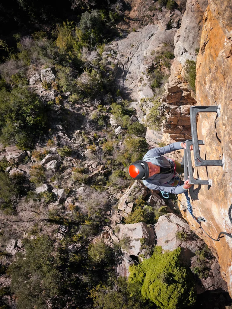 Via Ferrata Urquiza Olmo niveau K5 en Catalogne (Espagne). Recommandations et description de l'itinéraire de Via Ferrata.