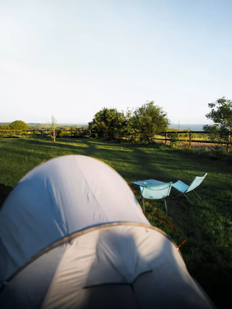 Camping en Normandie : le Camp de Base. Petit camping à la Pommeraye proche de Clécy en Suisse Normande (Calvados), bivouac et refuge.