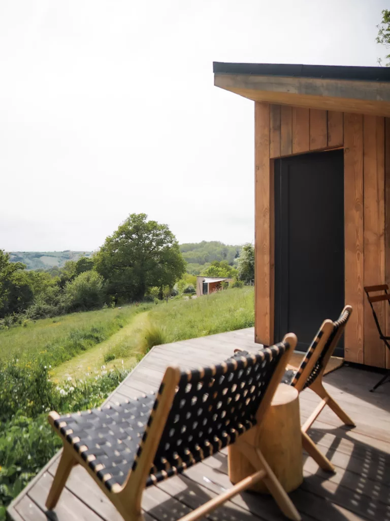 La Cabene Suisse Normande : hébergement insolite en Suisse Normande (Calvados) à la Pommeraye proche de Clécy. Cabane tout confort avec vue sur la nature.