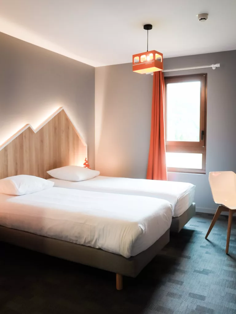 Base Camp Lodge Bourg Saint Maurice : hôtel et restaurant moderne pour les jeunes à Bourg Saint Maurice 