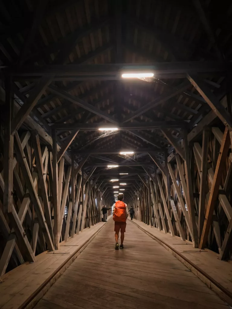 Pont de Vaduz, entrée piétonne au Liechtenstein.